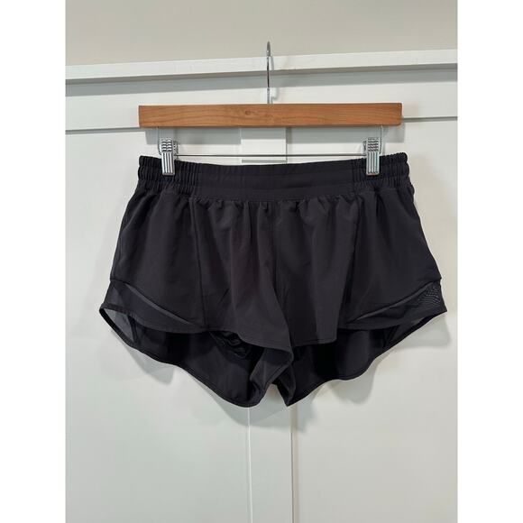 Lululemon Hotty Hot Low Rise Shorts Size 12 - Picture 1 of 4